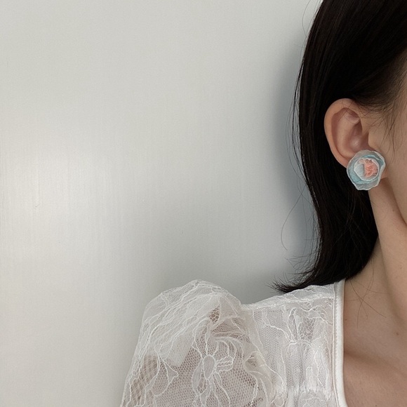 Organza flower earrings - Picture 8 of 9